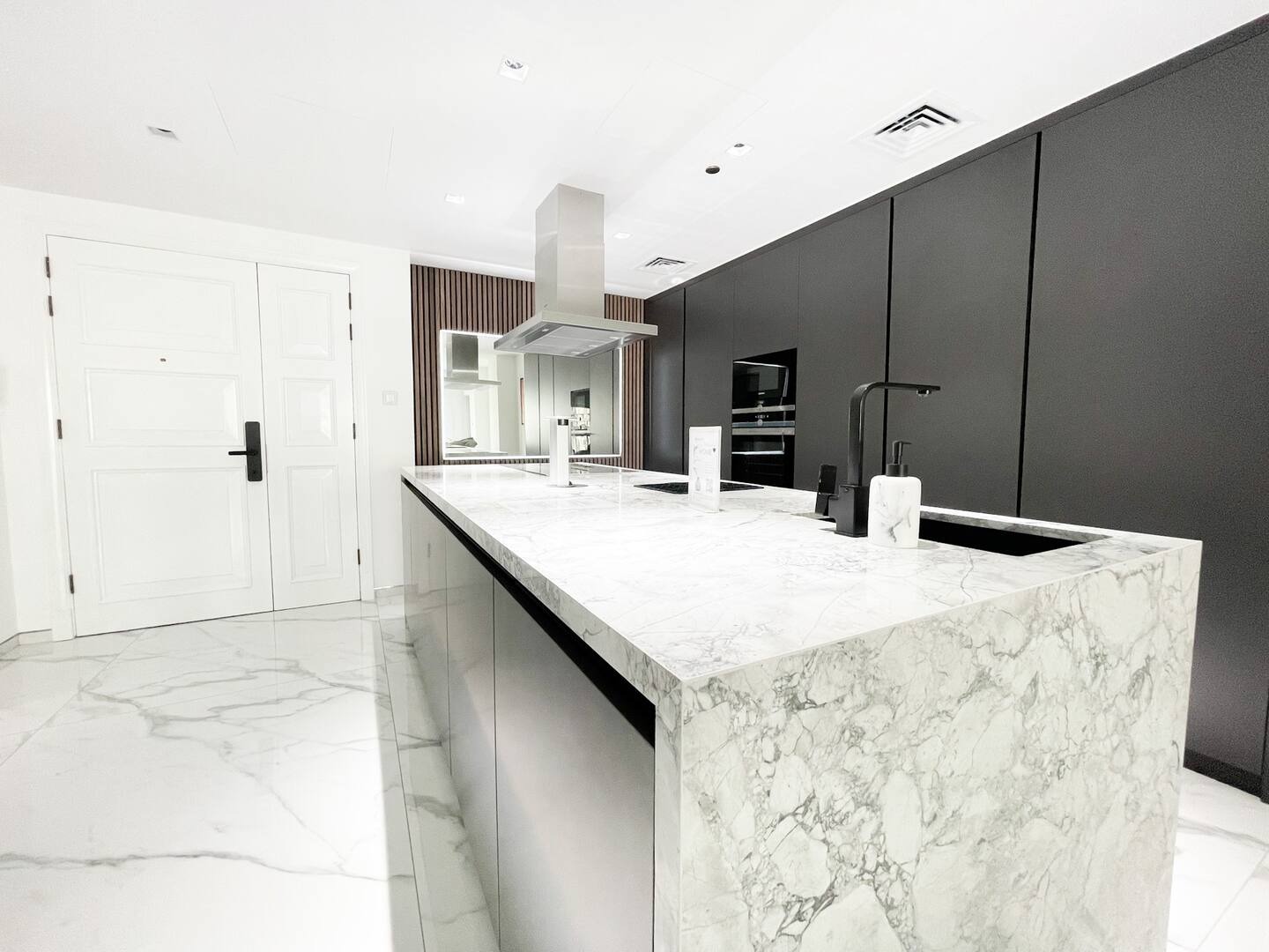luxury kitchen renovation dubai